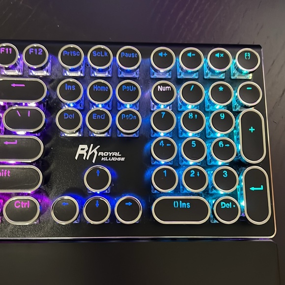 Royal Kludge gaming keyboard - Picture 4 of 8